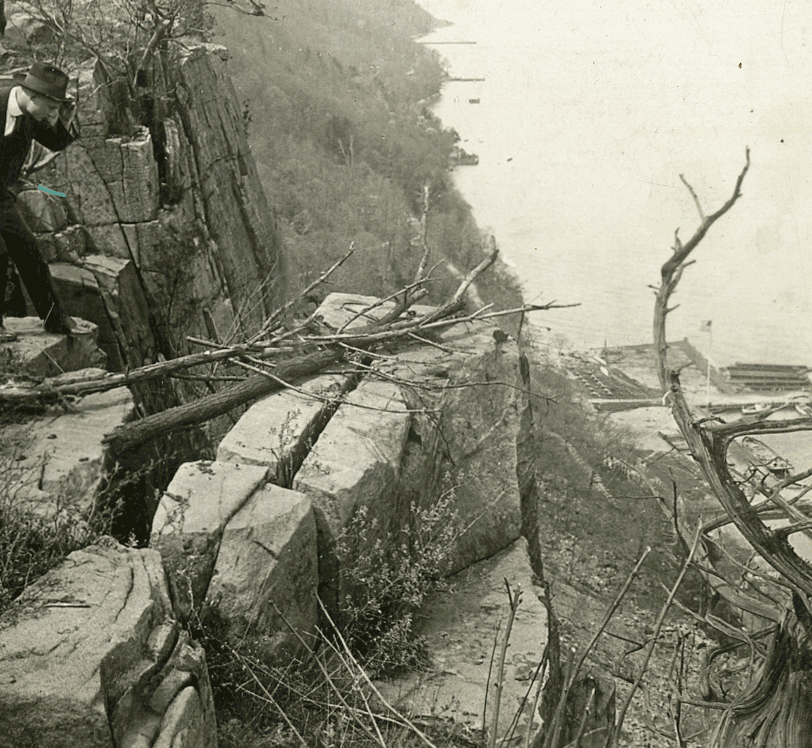 Example of a wigglegram: a cliff